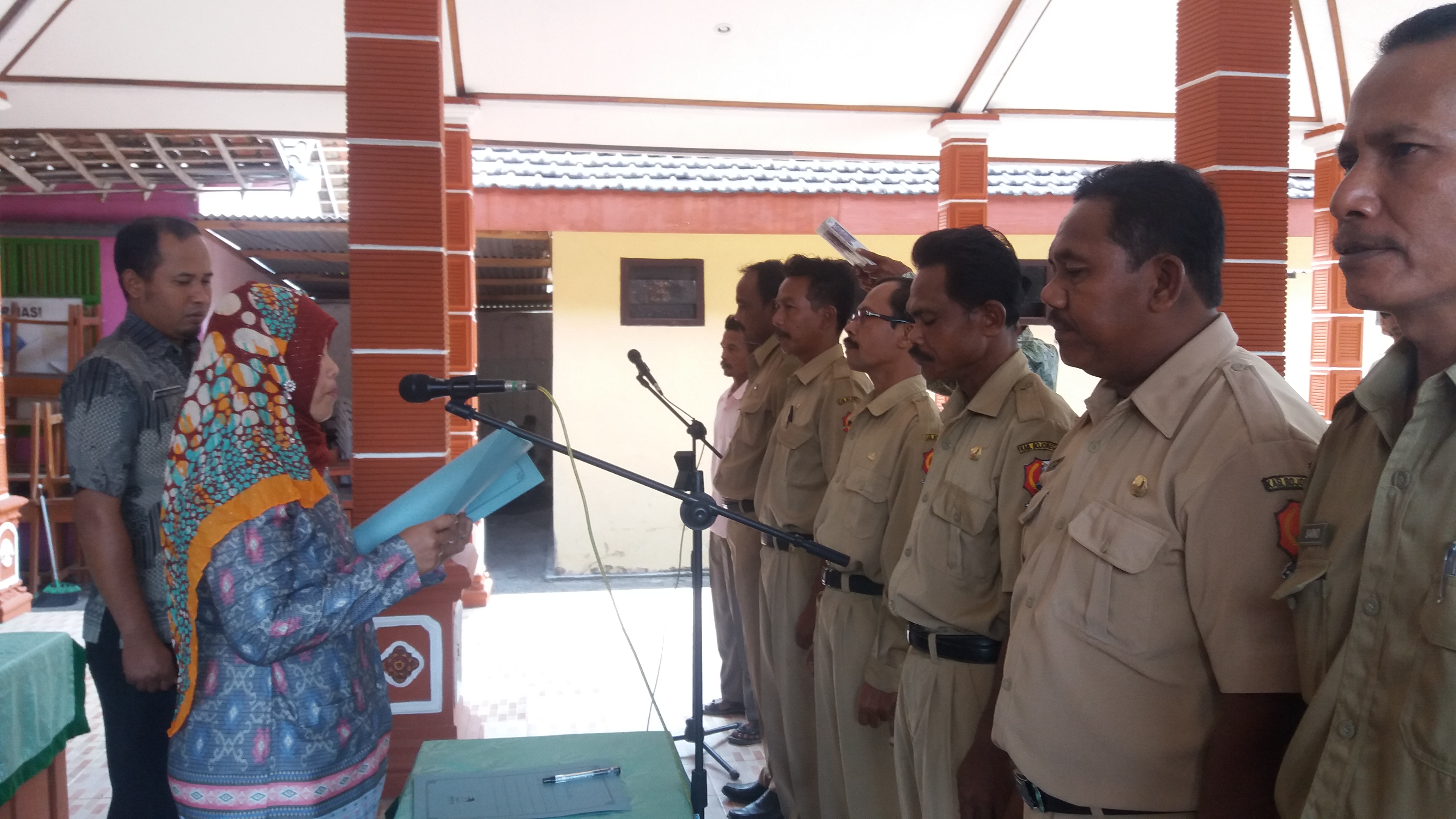 KEGIATAN PENGUKUHAN JABATAN PERANGKAT DESA SESUAI PERDES SOTK DI KECAMATAN TAMBAKREJO