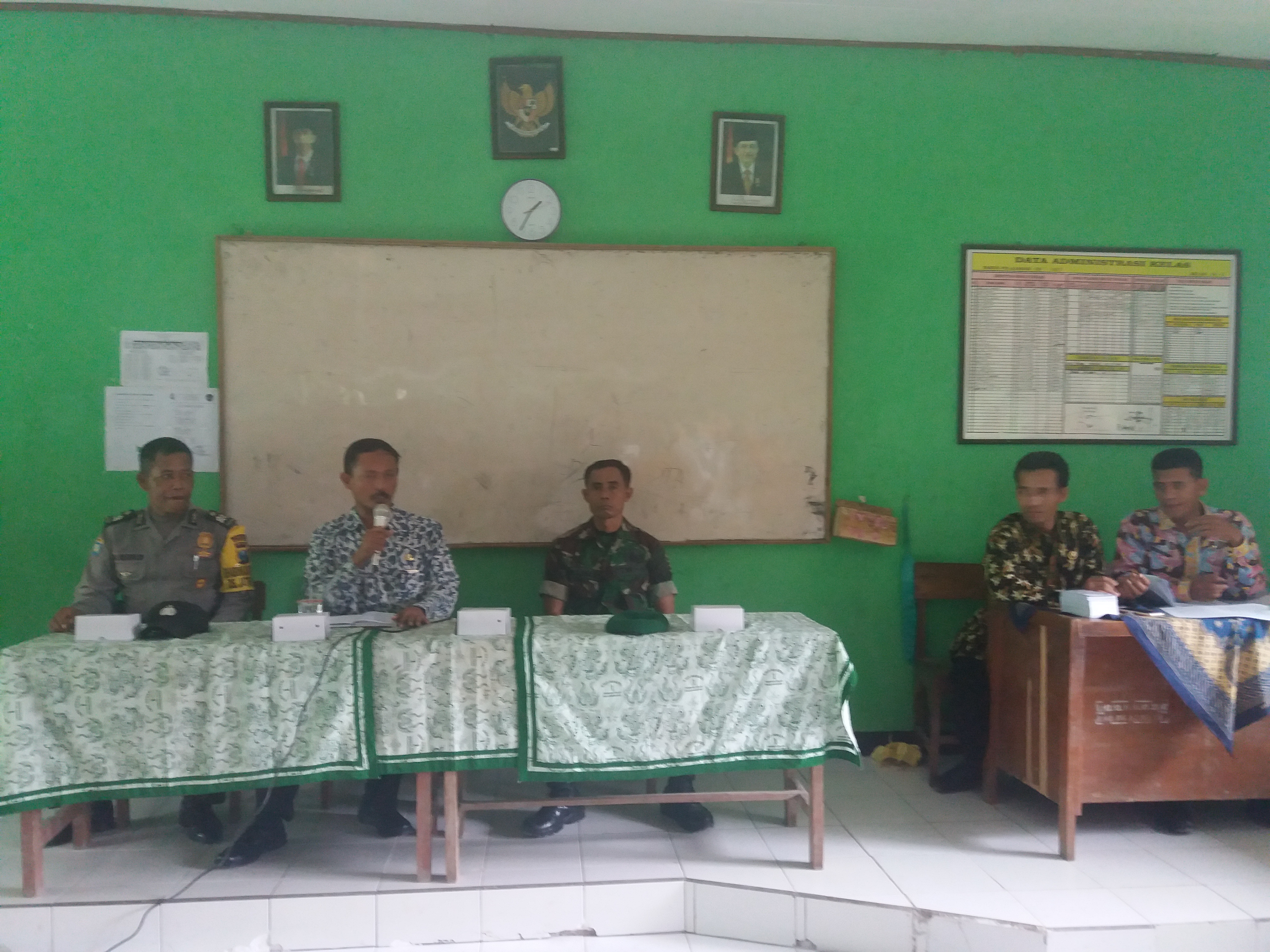 PERSIAPAN PELAKSANAAN UJIAN TULIS PERANGKAT DESA DAN PEMBAGIAN KARTU PESERTA UJIAN