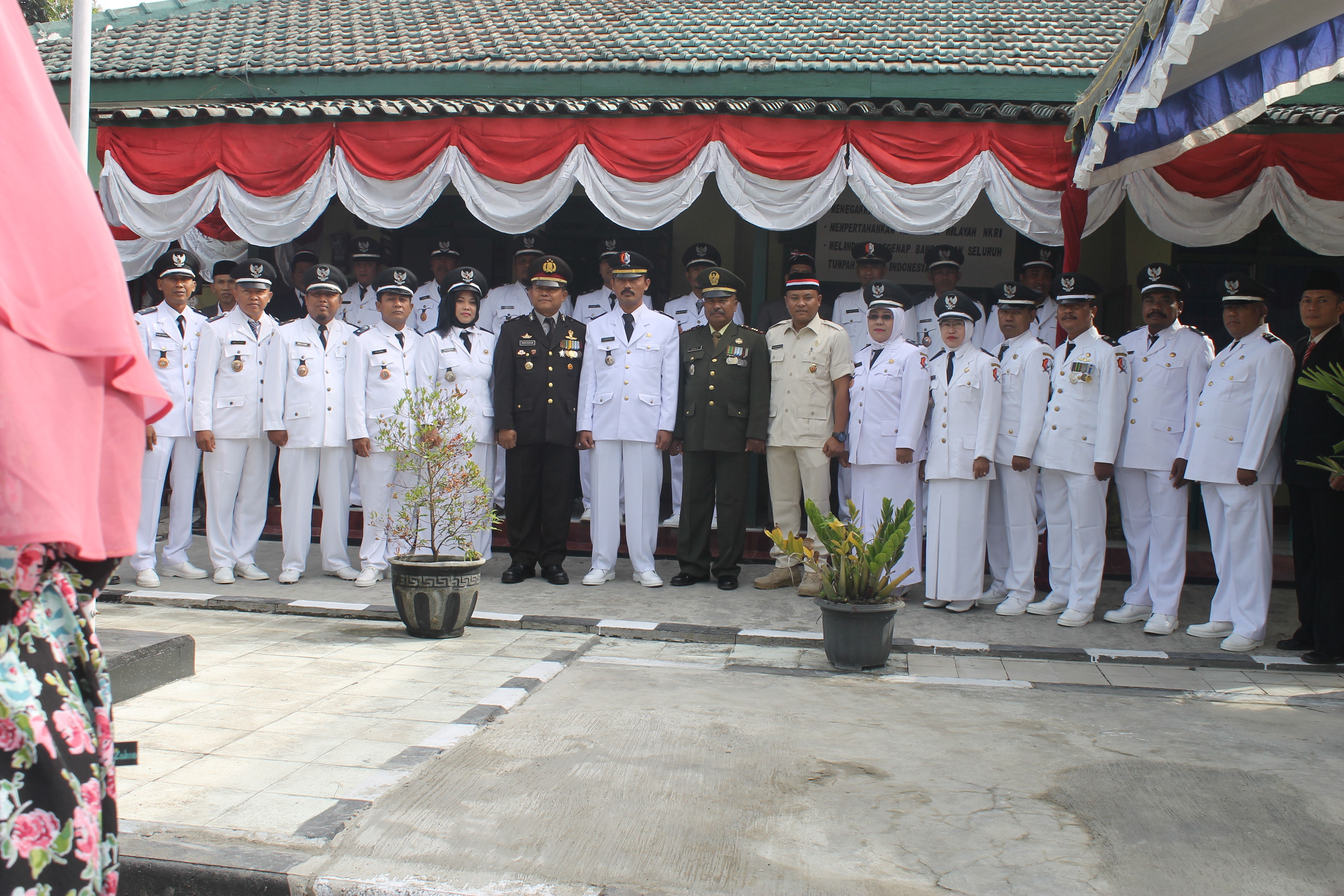 PENGIBARAN BENDERA MERAH PUTIH, HUT RI 72 TH 2017