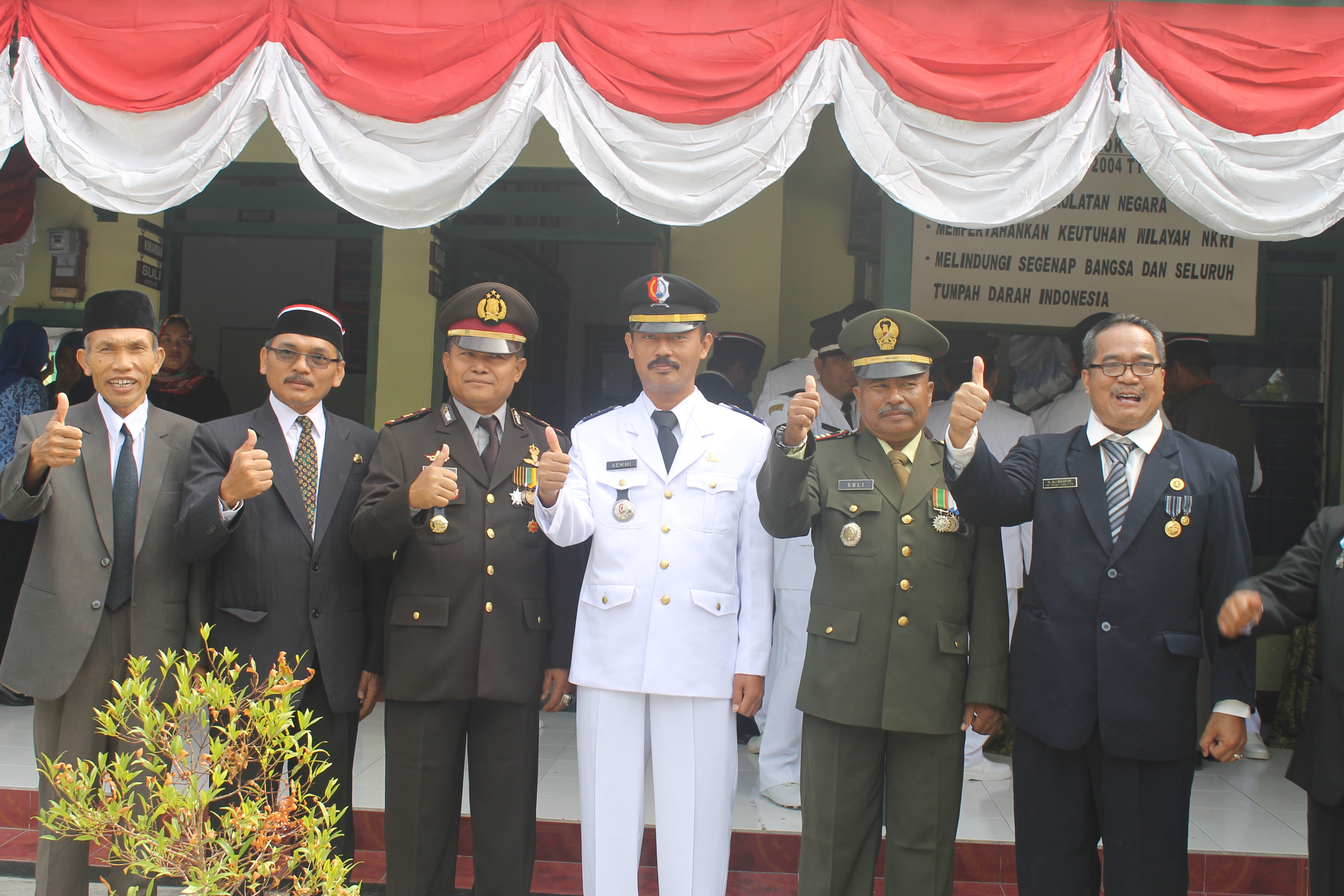 PENGIBARAN BENDERA MERAH PUTIH, HUT RI 72 TH 2017