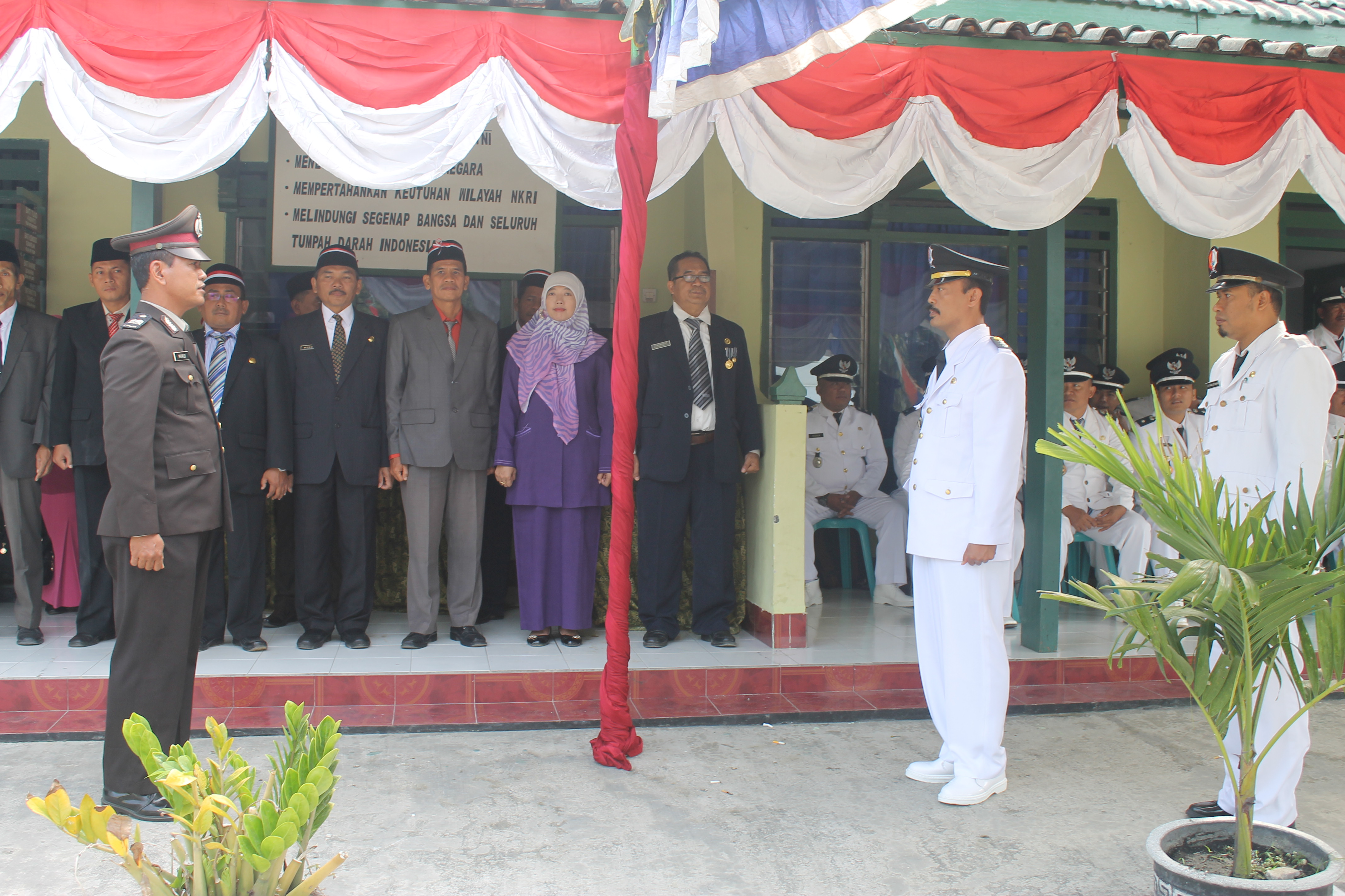 PENGIBARAN BENDERA MERAH PUTIH, HUT RI 72 TH 2017