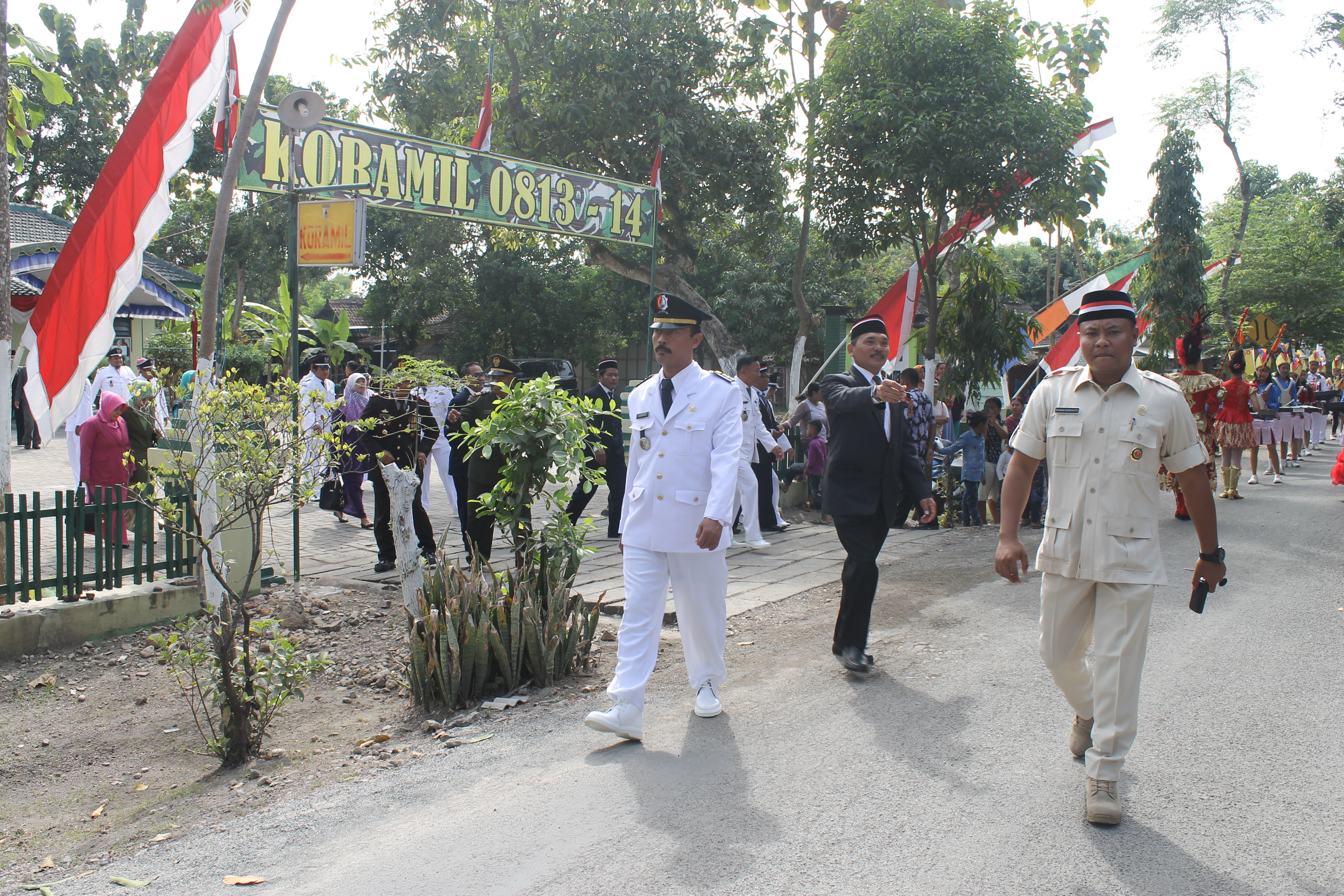 PENGIBARAN BENDERA MERAH PUTIH, HUT RI 72 TH 2017