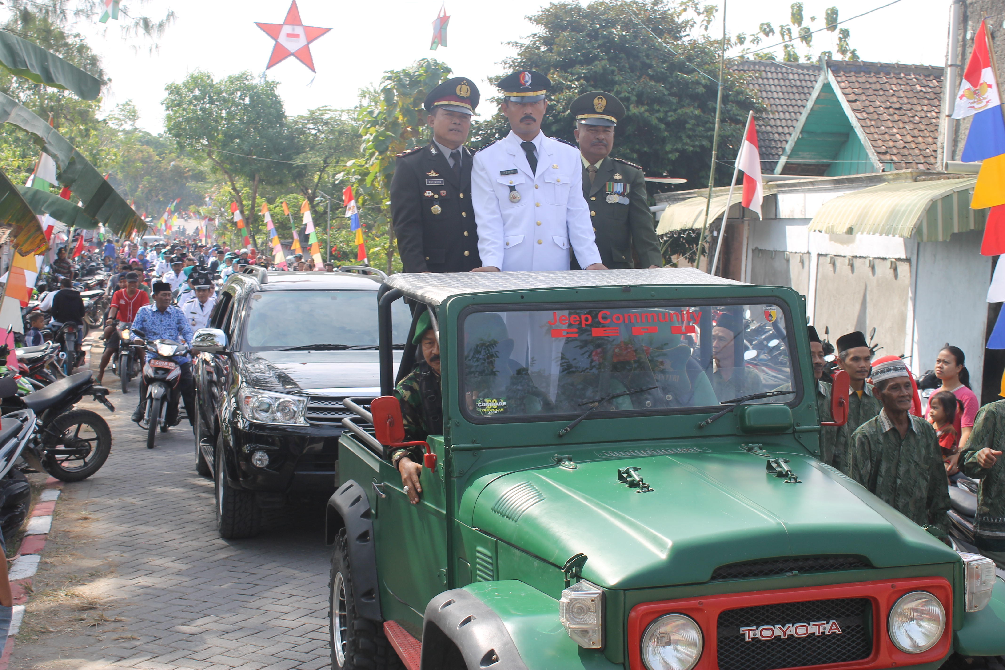 PENGIBARAN BENDERA MERAH PUTIH, HUT RI 72 TH 2017