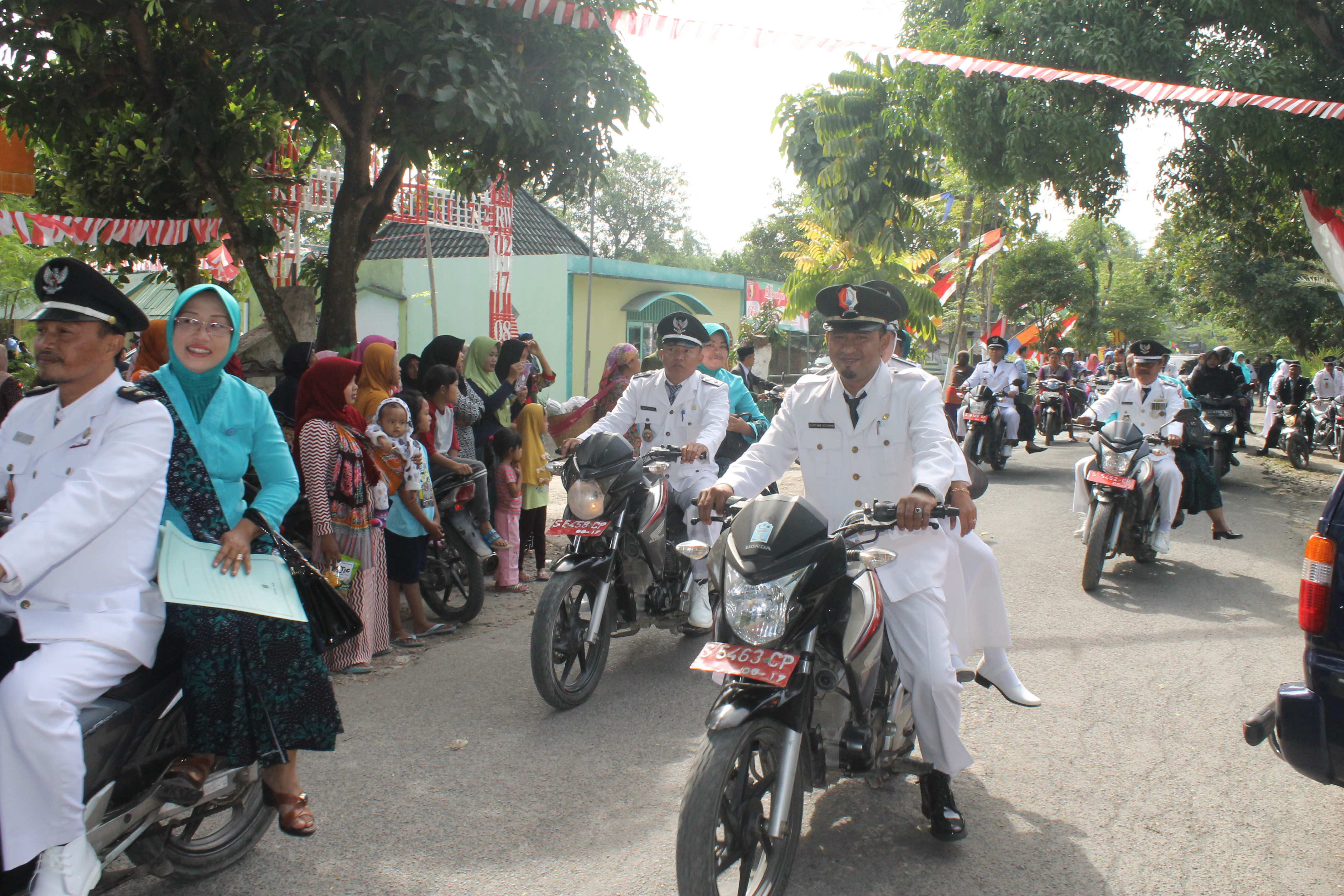 PENGIBARAN BENDERA MERAH PUTIH, HUT RI 72 TH 2017