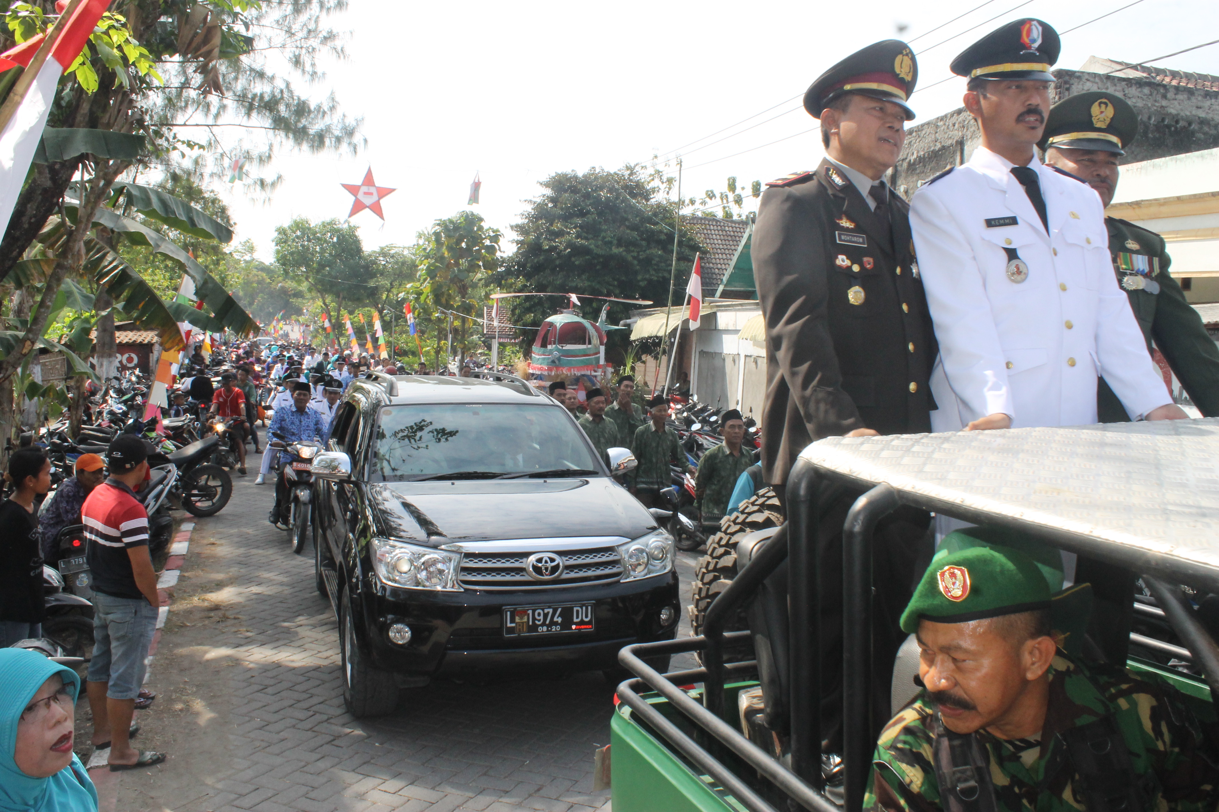 PENGIBARAN BENDERA MERAH PUTIH, HUT RI 72 TH 2017