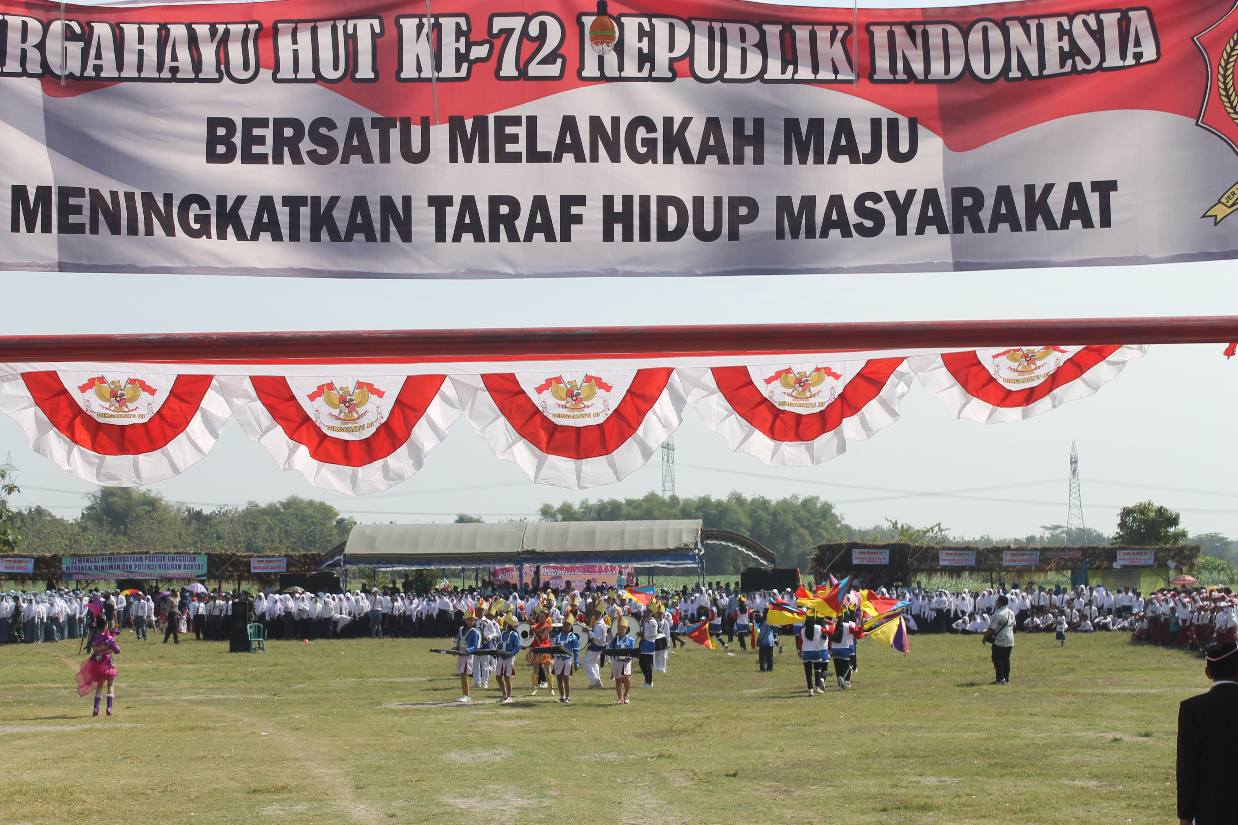 PENGIBARAN BENDERA MERAH PUTIH, HUT RI 72 TH 2017
