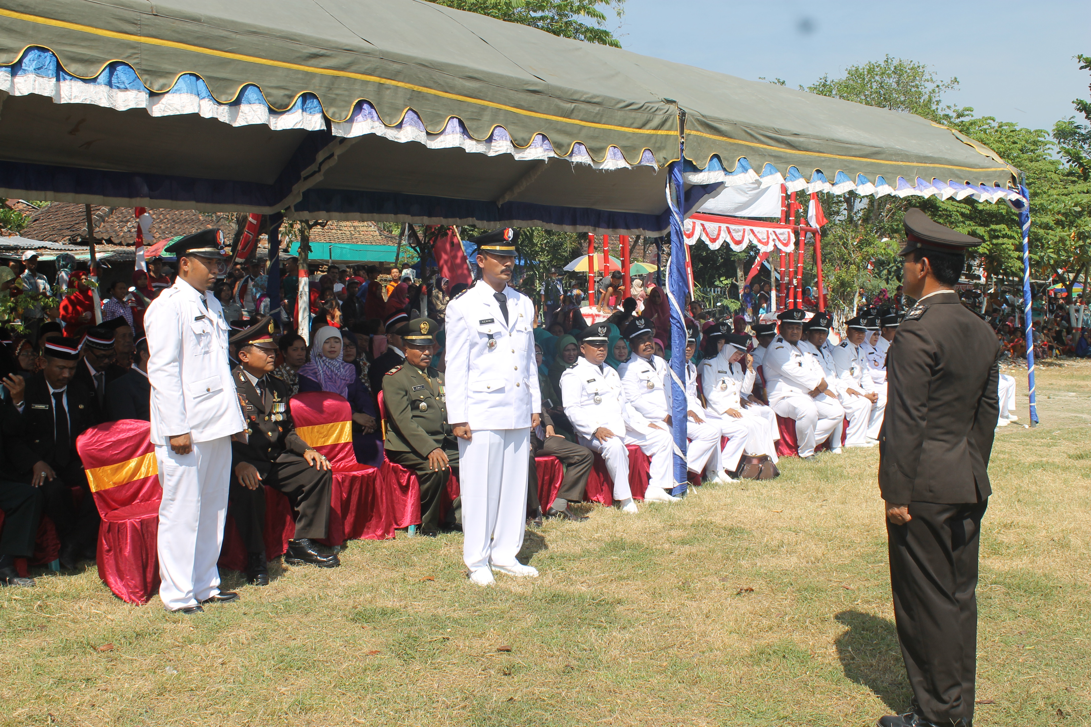 PENGIBARAN BENDERA MERAH PUTIH, HUT RI 72 TH 2017