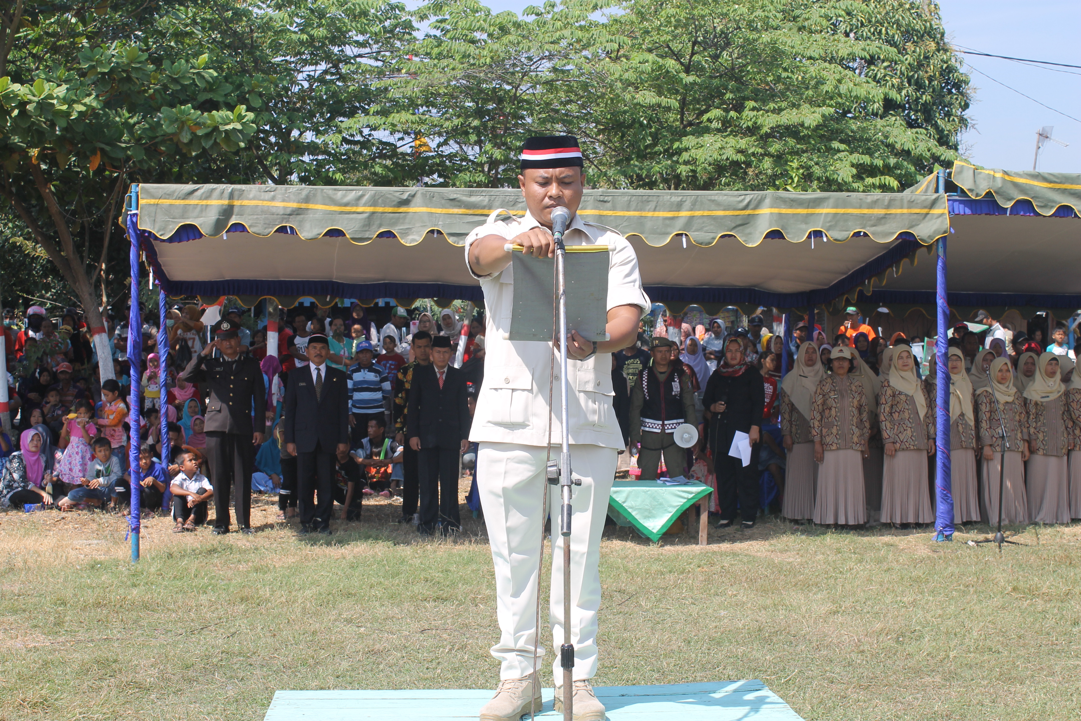 PENGIBARAN BENDERA MERAH PUTIH, HUT RI 72 TH 2017