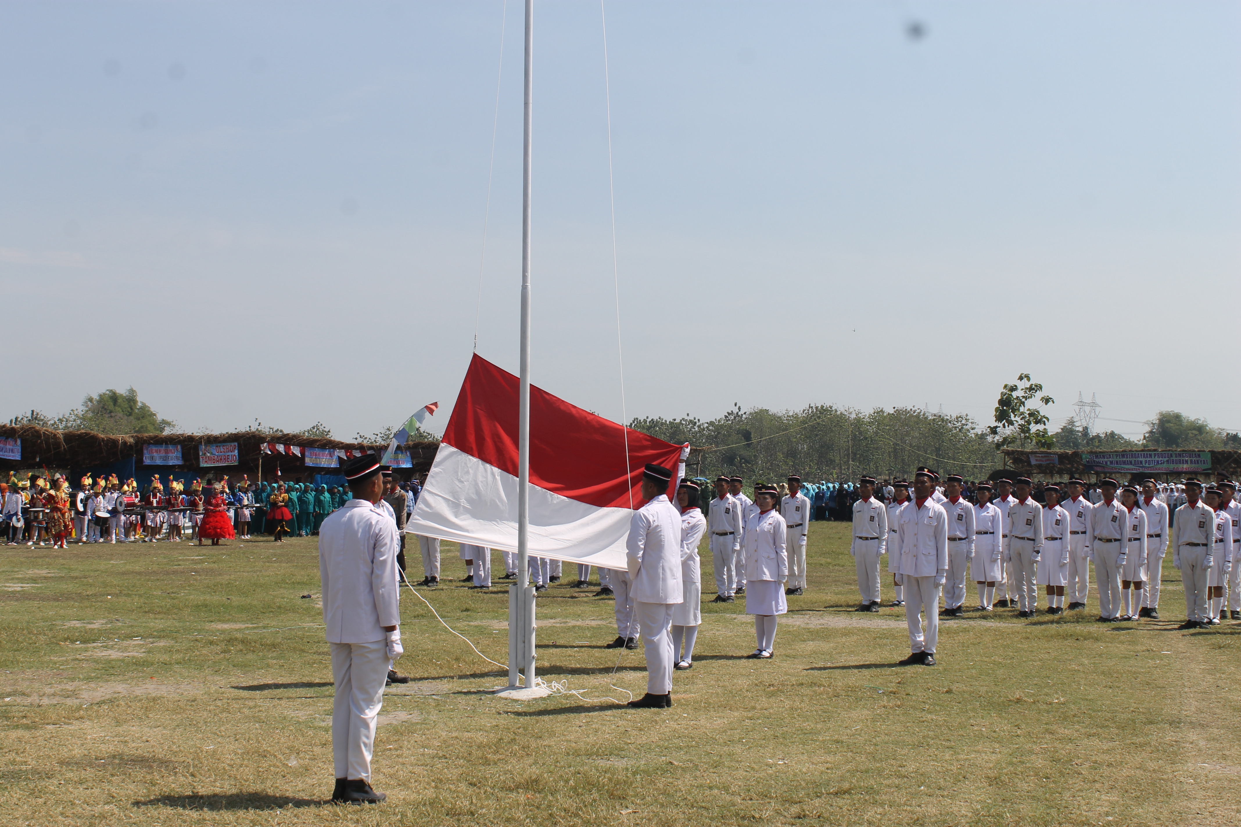 PENGIBARAN BENDERA MERAH PUTIH, HUT RI 72 TH 2017