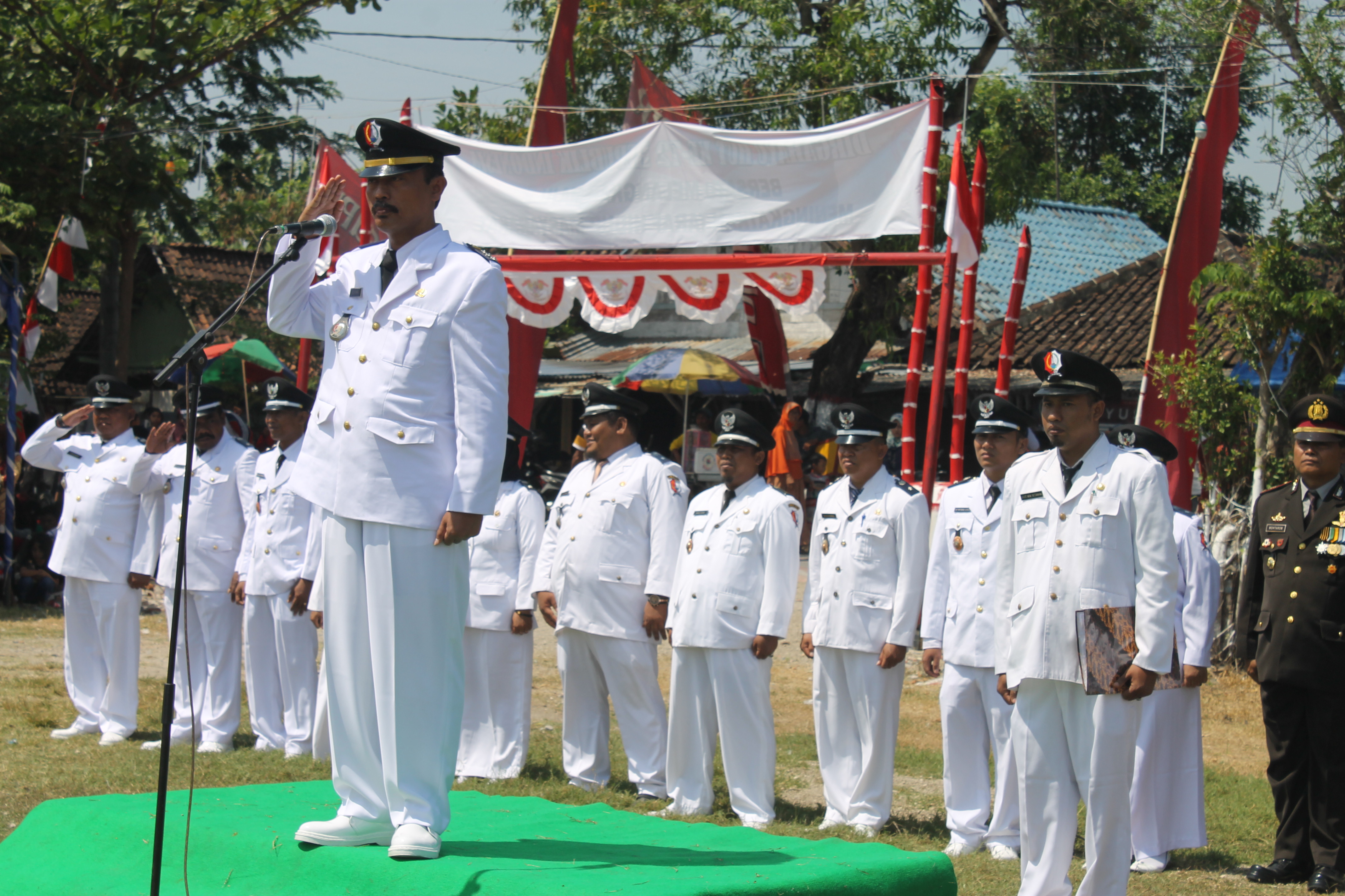 PENGIBARAN BENDERA MERAH PUTIH, HUT RI 72 TH 2017
