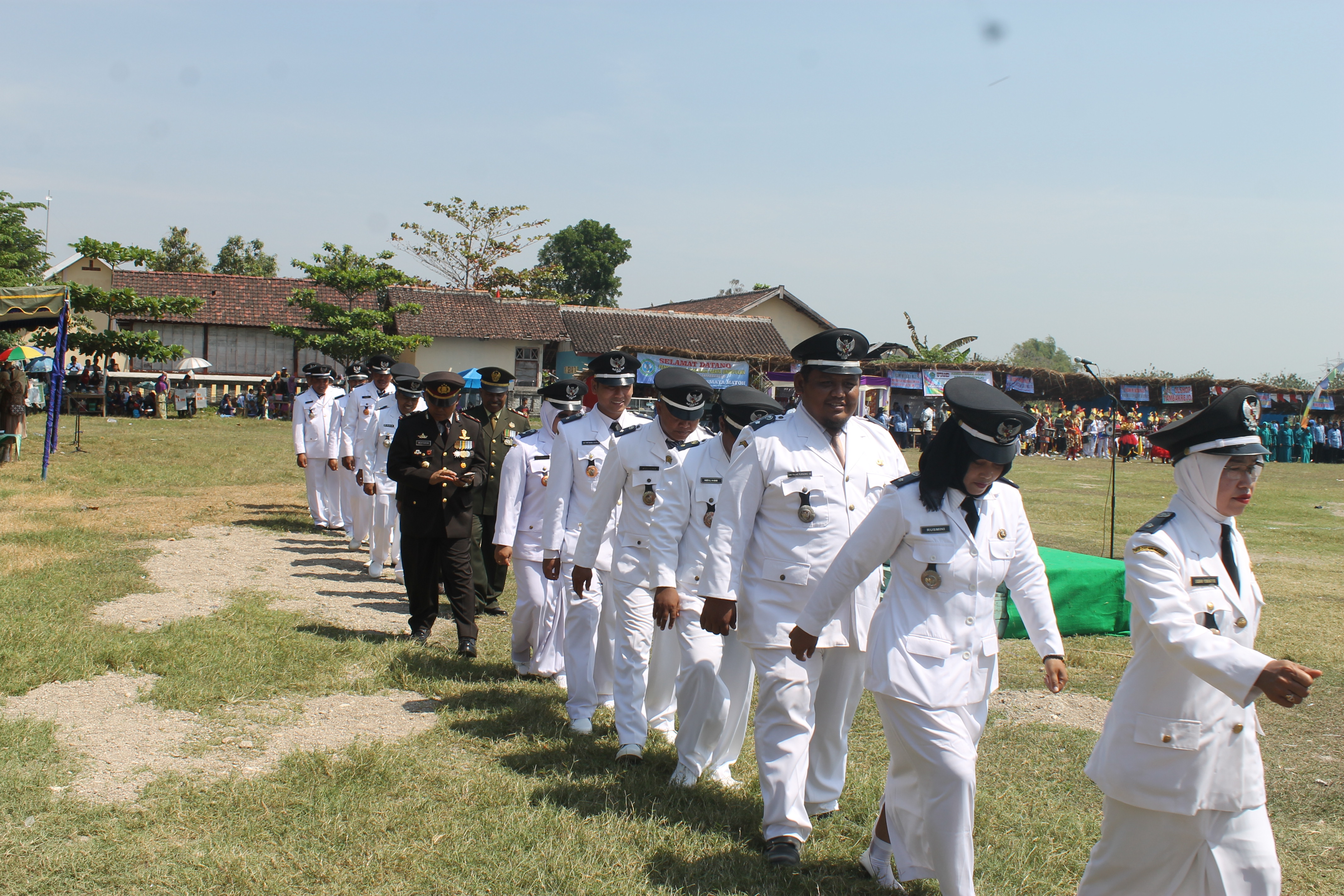 PENGIBARAN BENDERA MERAH PUTIH, HUT RI 72 TH 2017