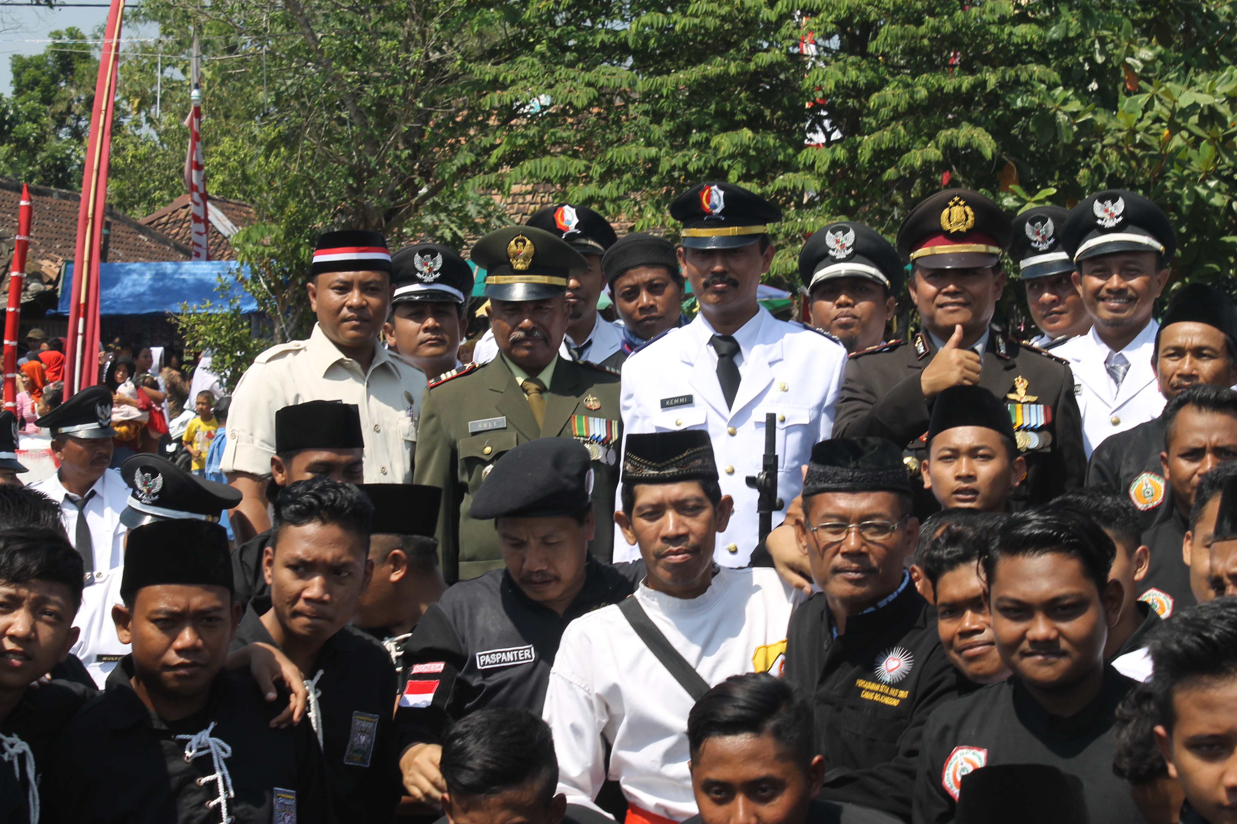 PENGIBARAN BENDERA MERAH PUTIH, HUT RI 72 TH 2017