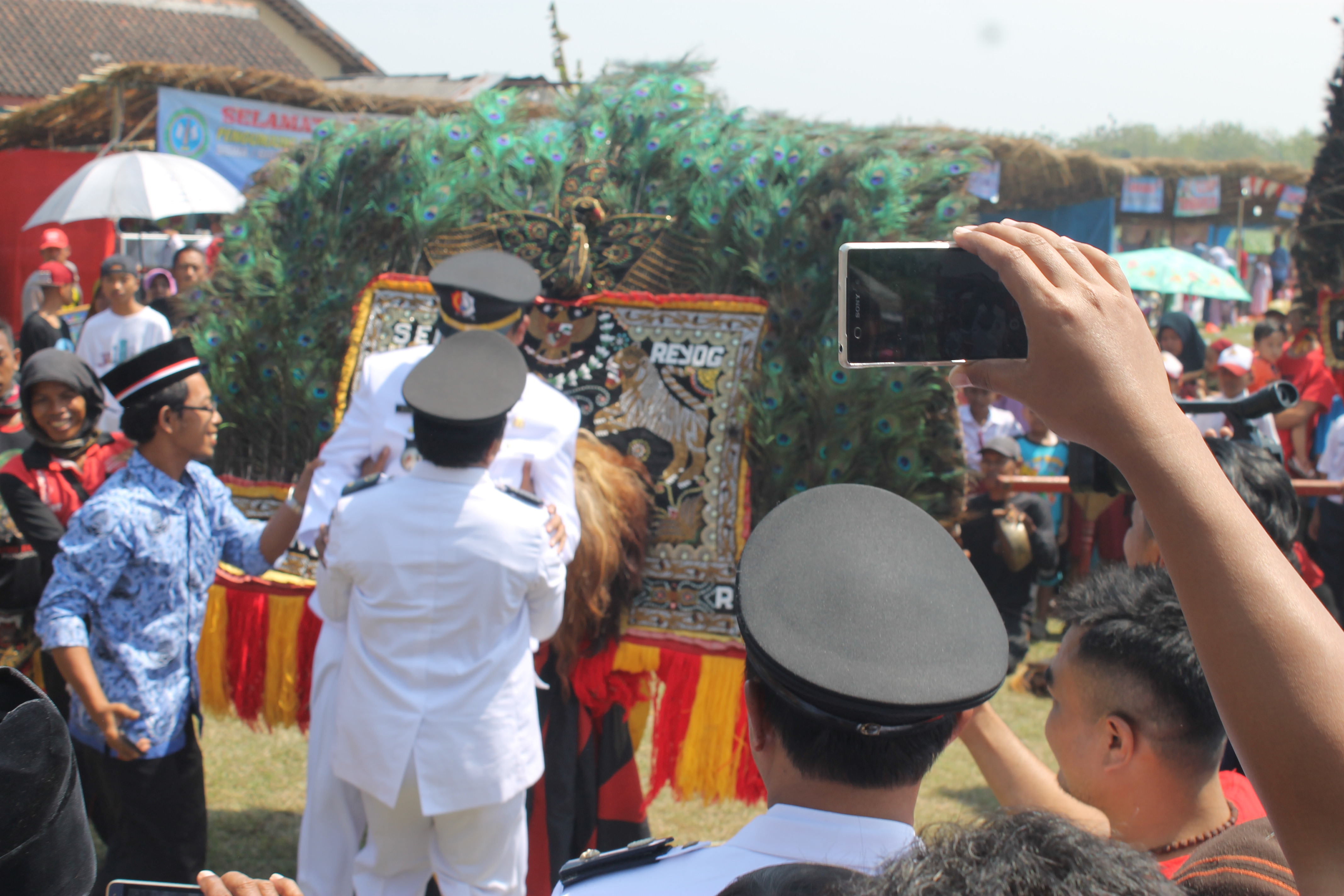 PENGIBARAN BENDERA MERAH PUTIH, HUT RI 72 TH 2017